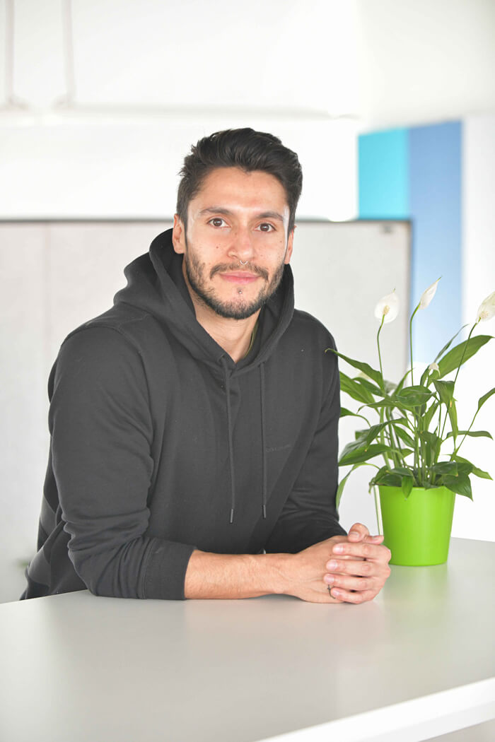 Revier Online Design Zauberer Luis Mitarbeiter Foto